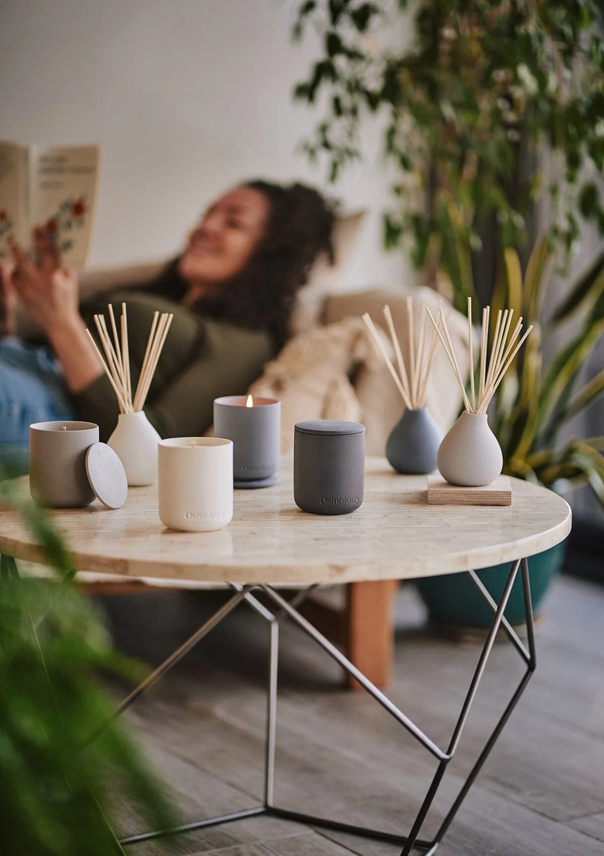 Indian Sandalwood Scented Candle - Pepper Raspberry and Tonka