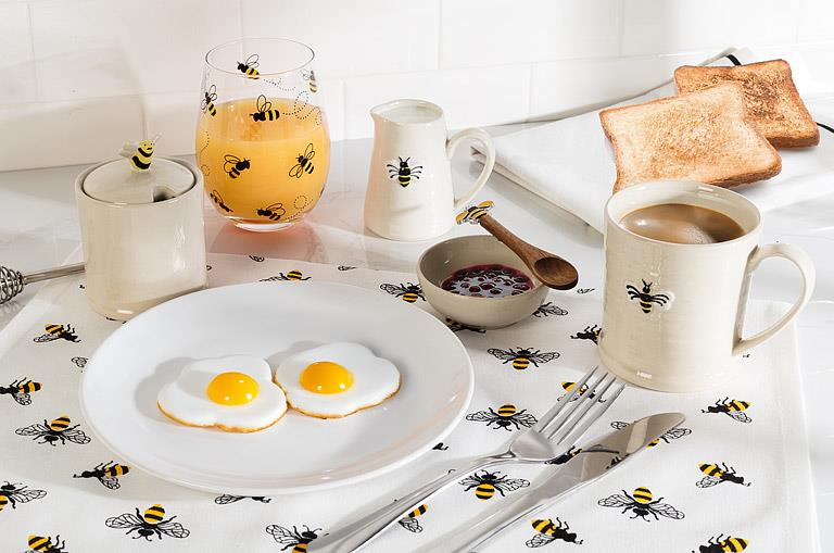 Bee On Rimmed Mug