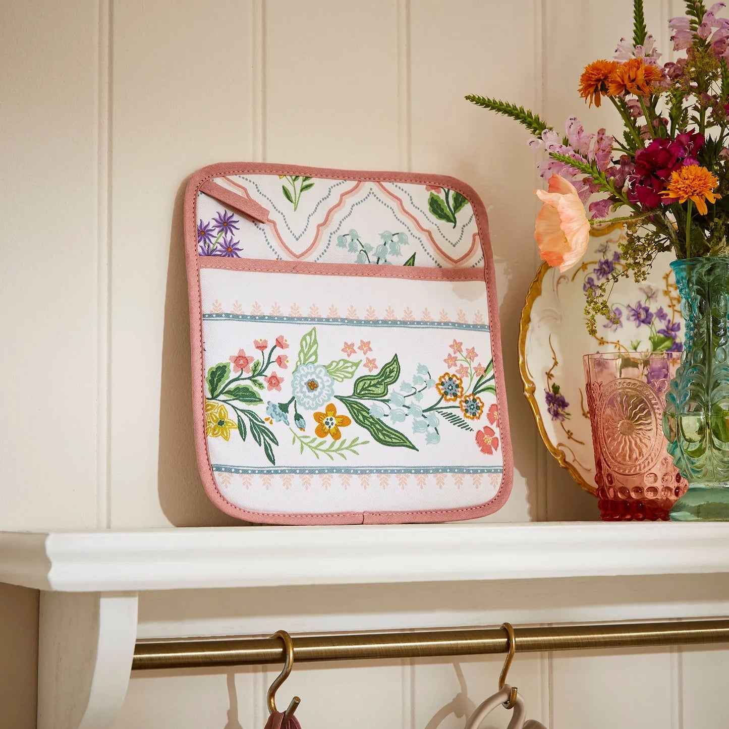 Petals + Prose Cotton Pot Mitt in Pink