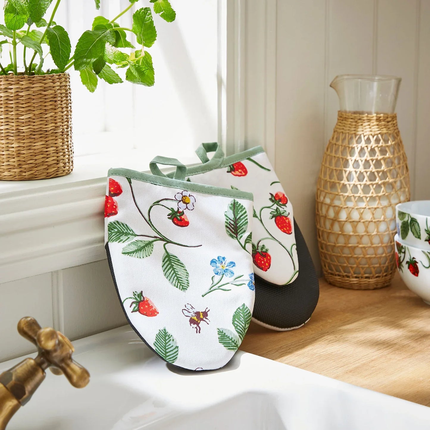 Strawberry Patch Cotton Microwave Mitts
