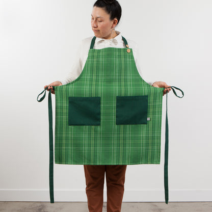 Apron Spruce Woods Plaid